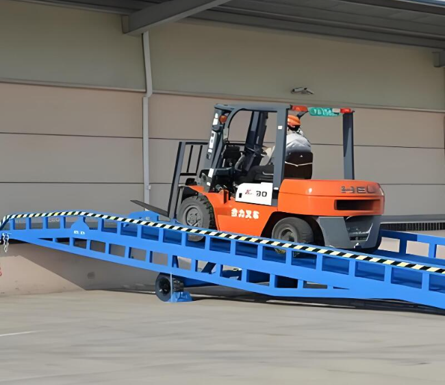 彰武移动式卸货平台（叉车用）